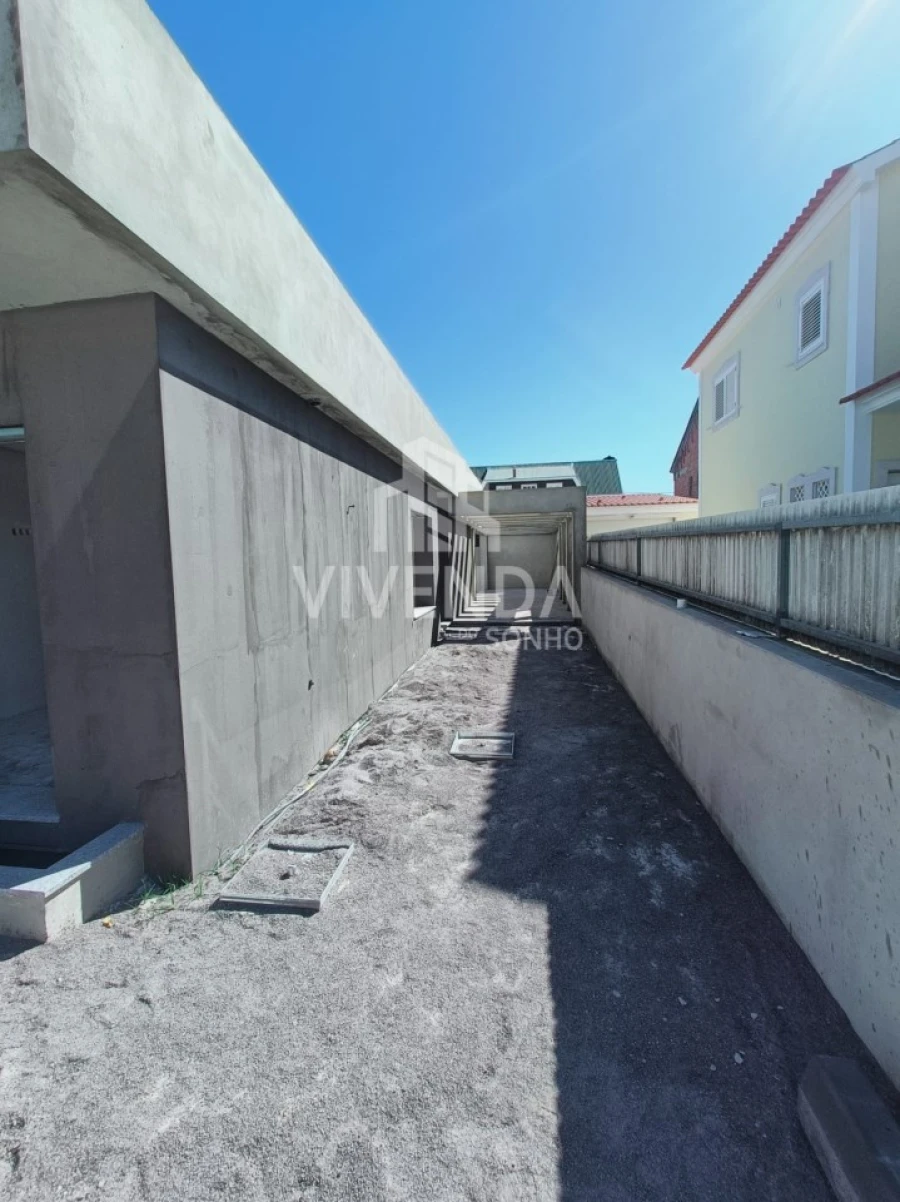 Moradia T4 para Venda em Fernao Ferro Foto 24