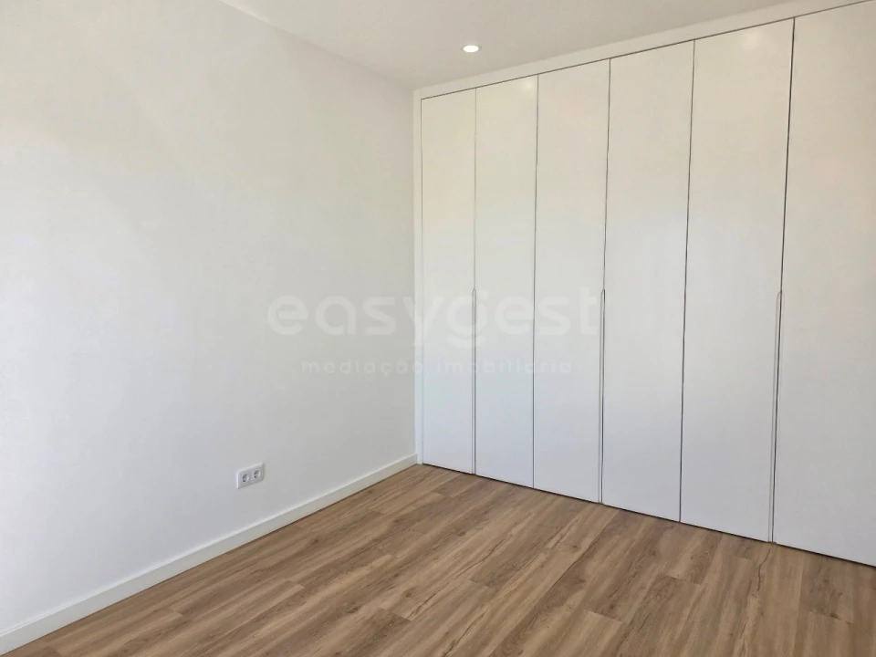 Apartamento T1 para Venda em Amora Foto 8