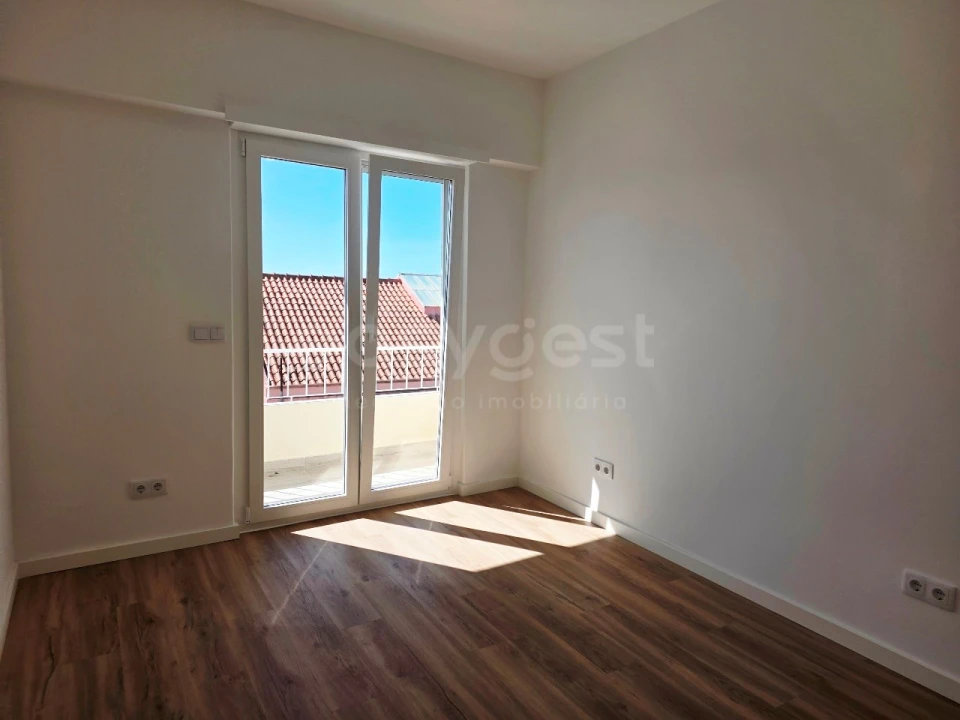 Apartamento T1 para Venda em Amora Foto 9