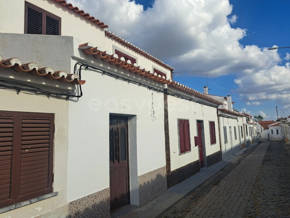 Moradia T2 para Venda em Santa Clara de Louredo Foto 1