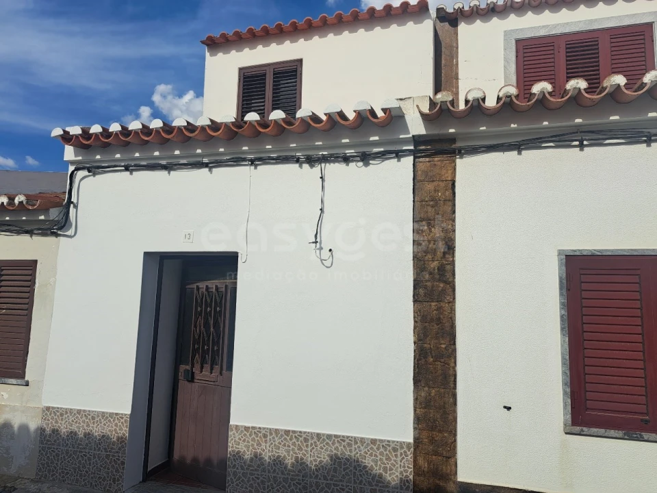 Moradia T2 para Venda em Santa Clara de Louredo Foto 2