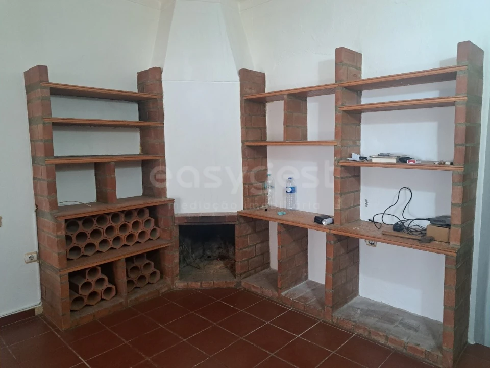 Moradia T2 para Venda em Santa Clara de Louredo Foto 4