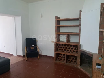 Moradia T2 para Venda em Santa Clara de Louredo