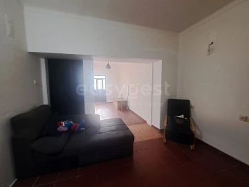 Moradia T2 para Venda em Santa Clara de Louredo