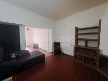 Moradia T2 para Venda em Santa Clara de Louredo