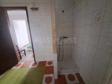 Moradia T2 para Venda em Santa Clara de Louredo