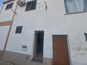 Moradia T2 para Venda em Santa Clara de Louredo