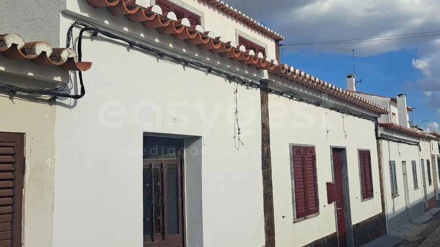 Moradia T2 para Venda em Santa Clara de Louredo