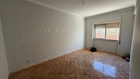 Apartamento T2 para Venda em Queluz e Belas