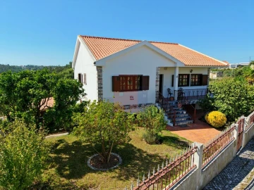 Moradia T4 para Venda em Nadadouro