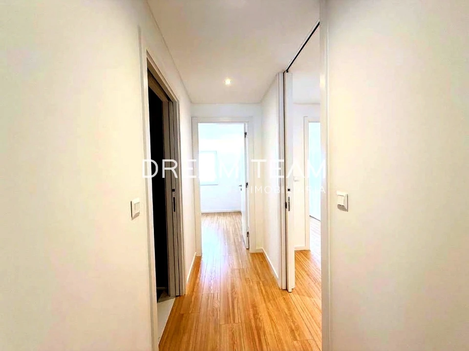 Apartamento T2 para Venda em Santo António dos Cavaleiros e Frielas Foto 7