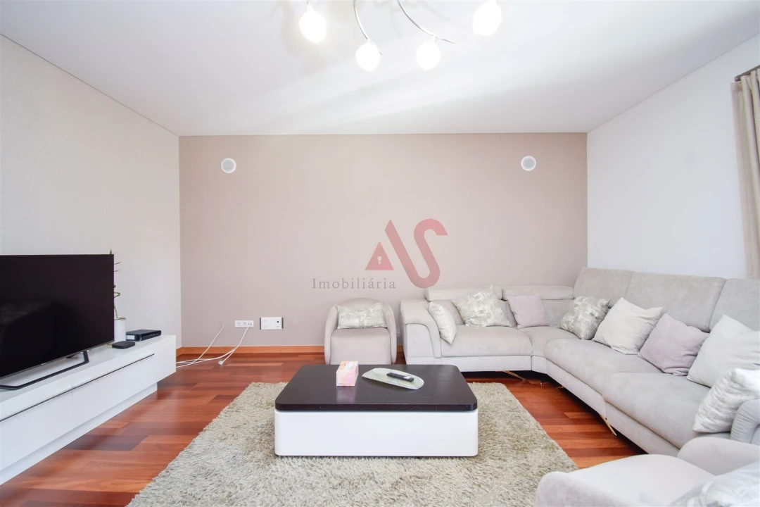 Apartamento T4 para Arrendamento em Odivelas Foto 1