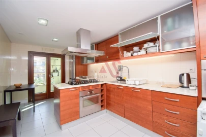 Apartamento T4 para Arrendamento em Odivelas