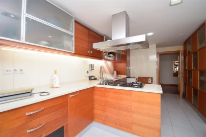 Apartamento T4 para Arrendamento em Odivelas