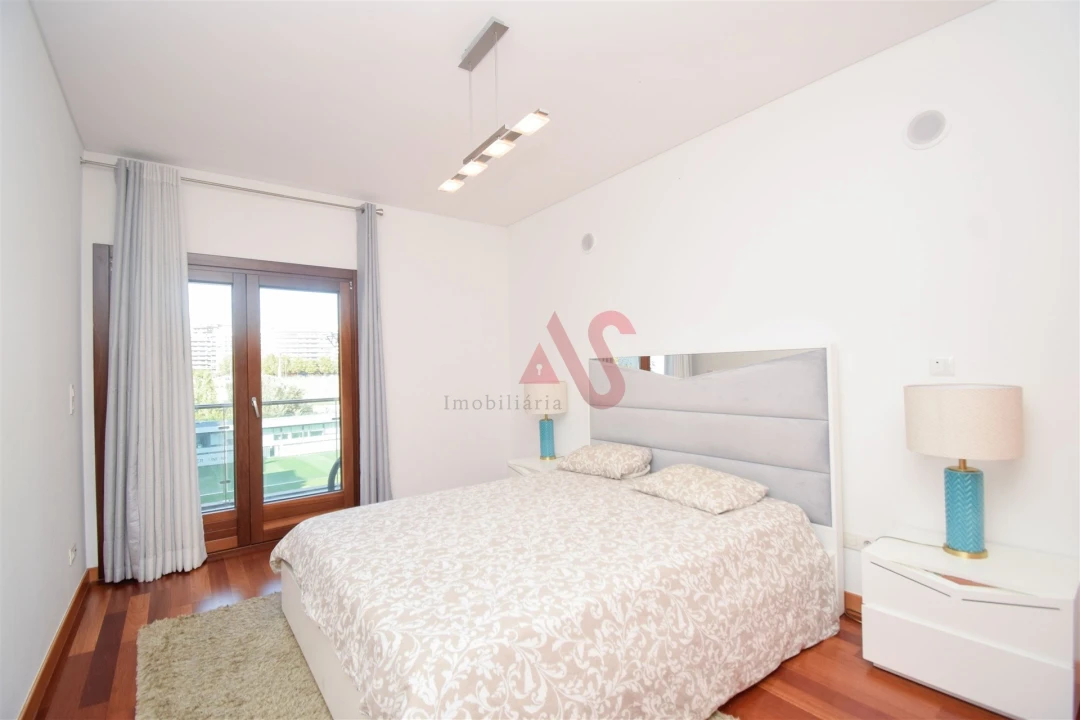 Apartamento T4 para Arrendamento em Odivelas Foto 9
