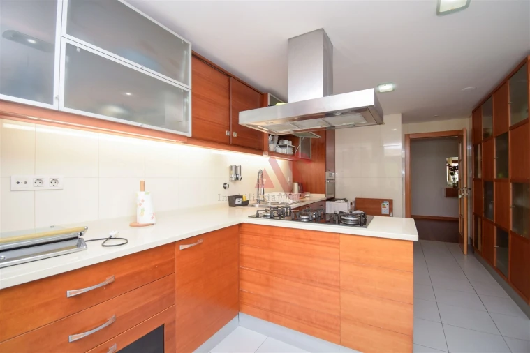 Apartamento T4 para Arrendamento em Odivelas Foto 8