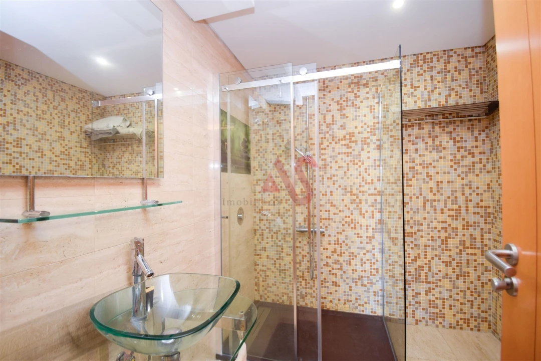 Apartamento T4 para Arrendamento em Odivelas Foto 18
