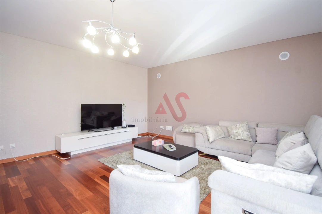 Apartamento T4 para Arrendamento em Odivelas Foto 5
