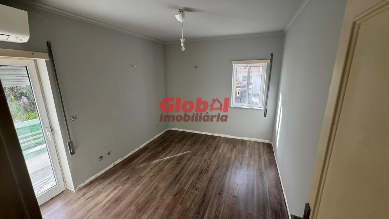 Apartamento T2 para Venda em Viseu Foto 3