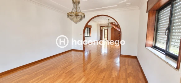 Moradia T5 para Venda em Arcozelo