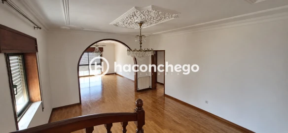 Moradia T5 para Venda em Arcozelo