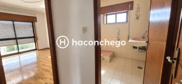 Moradia T5 para Venda em Arcozelo