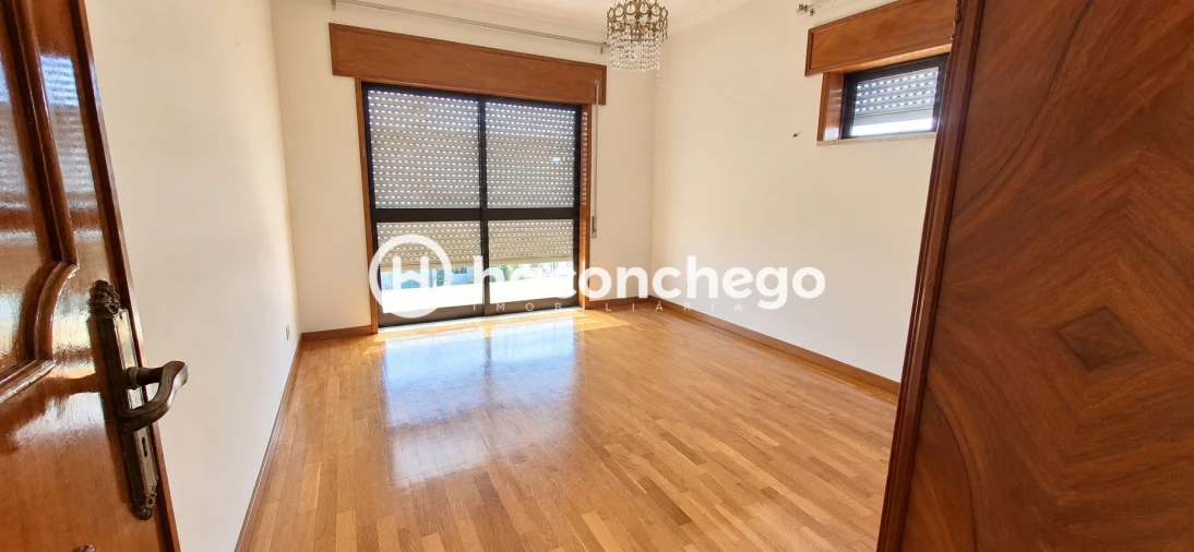 Moradia T5 para Venda em Arcozelo Foto 34