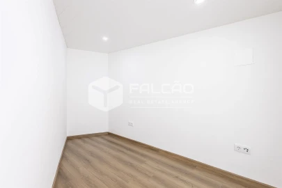 Apartamento T2 para Arrendamento em Marvila, Ribeira Santarém, São Salvador, São Nicolau