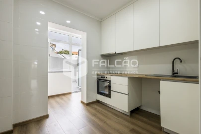 Apartamento T2 para Arrendamento em Marvila, Ribeira Santarém, São Salvador, São Nicolau