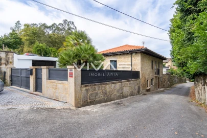 Moradia T4 para Venda em Pico de Regalados, Gondiães e Mós