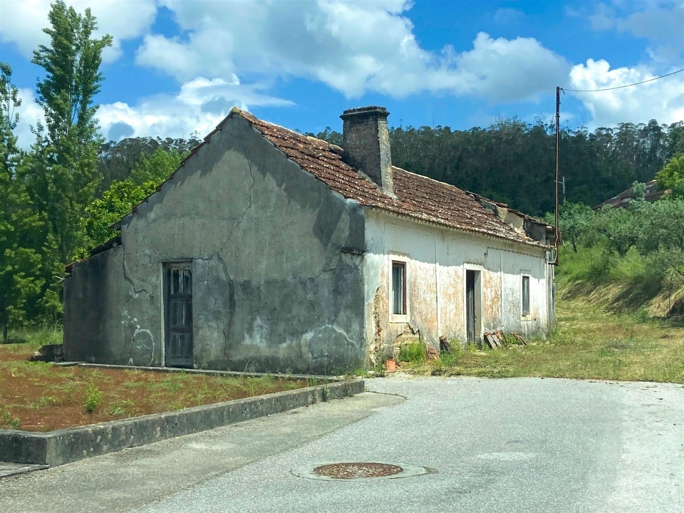 Moradia T2 para Venda em Santiago e São Simão de Litém e Albergaria dos Doze Foto 1