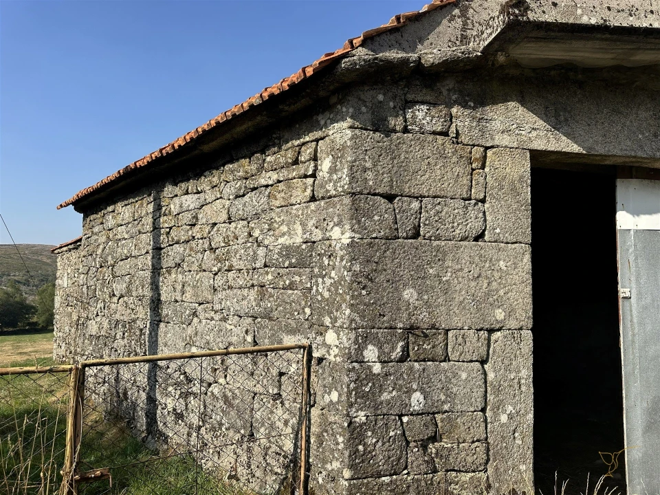 Moradia T3 para Venda em Castro Laboreiro e Lamas de Mouro Foto 3