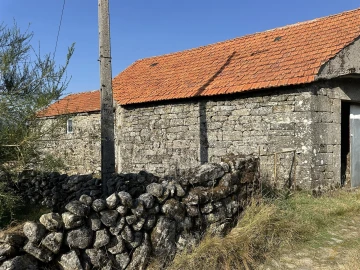 Moradia T3 para Venda em Castro Laboreiro e Lamas de Mouro