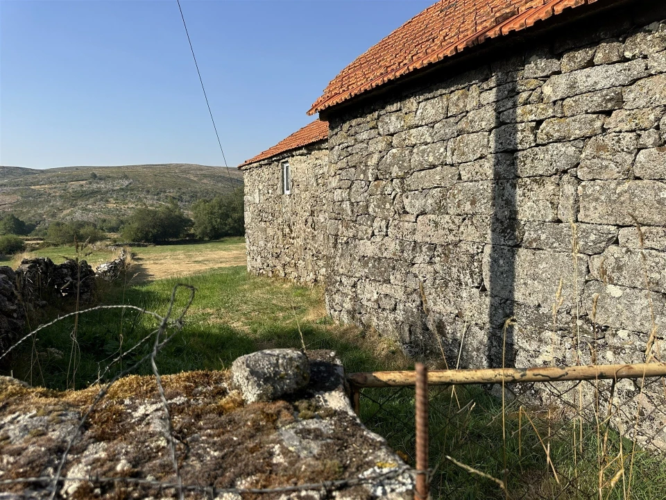 Moradia T3 para Venda em Castro Laboreiro e Lamas de Mouro Foto 1