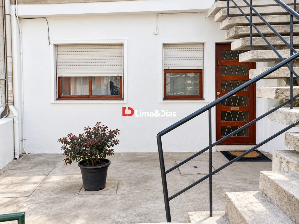 Apartamento T1 para Venda em Oliveira do Douro Foto 1