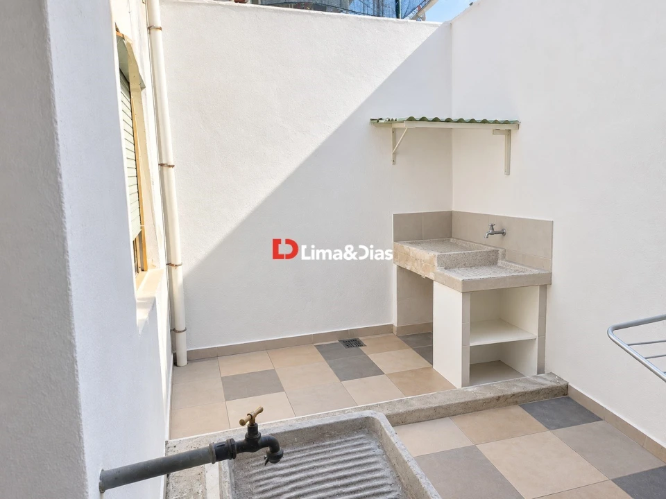 Apartamento T1 para Venda em Oliveira do Douro Foto 9