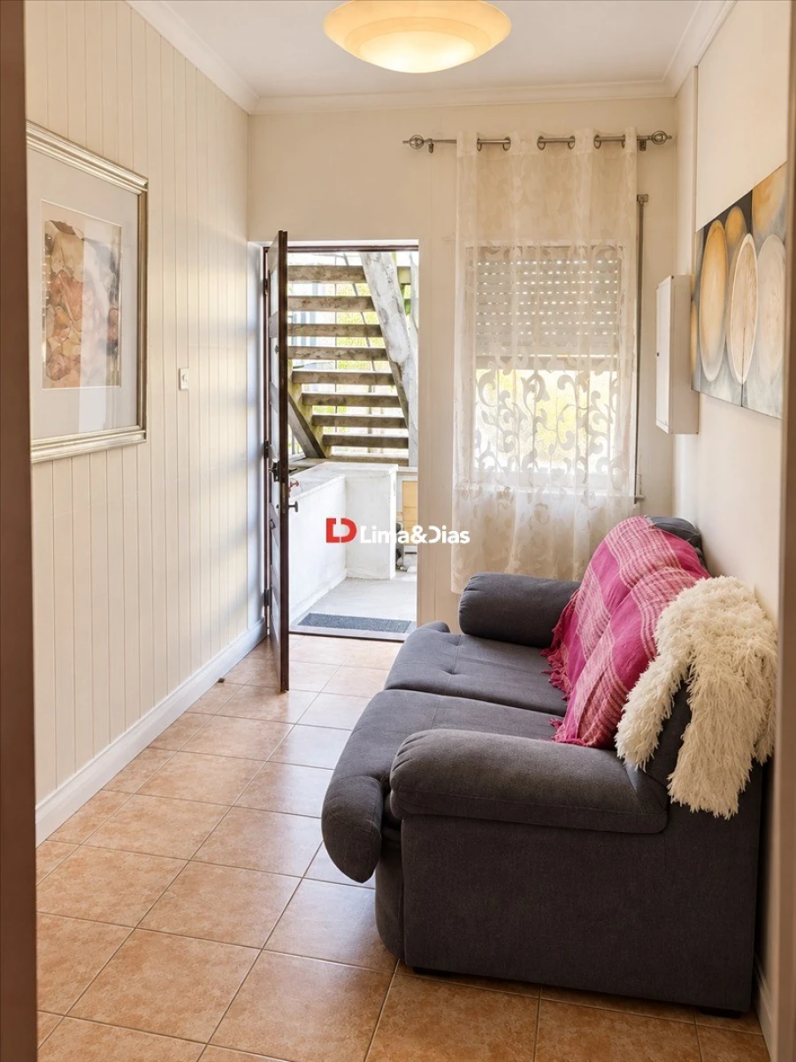 Apartamento T1 para Venda em Oliveira do Douro Foto 11
