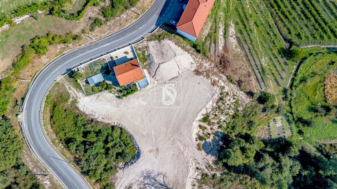 Terreno para Venda em Campelo e Ovil Foto 1