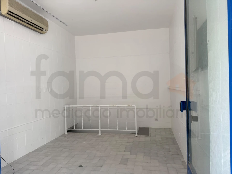 Loja para Arrendamento em Benfica Foto 3