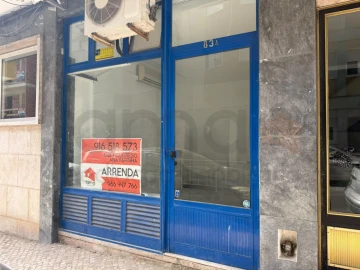 Loja para Arrendamento em Benfica
