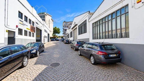 Armazém para Arrendamento em Rio Tinto