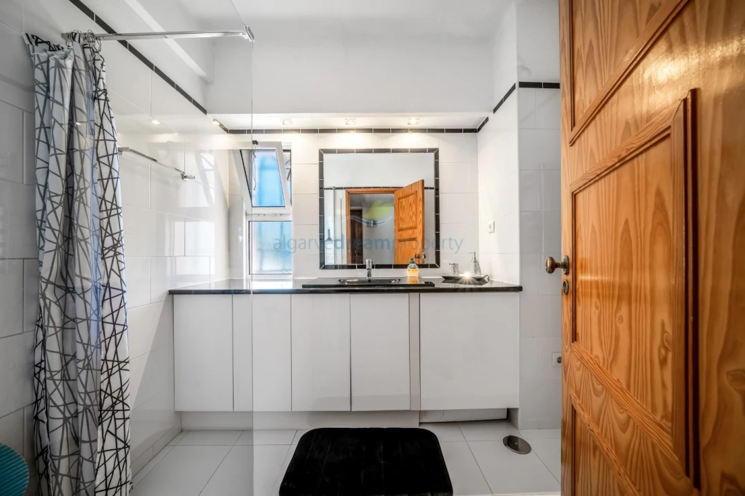 Apartamento T1 para Venda em Quarteira Foto 13