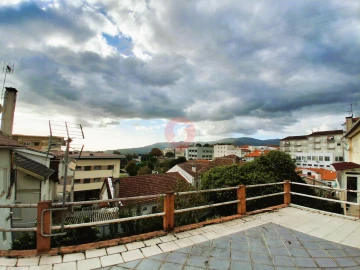 Moradia T4 para Venda em Vila e Roussas