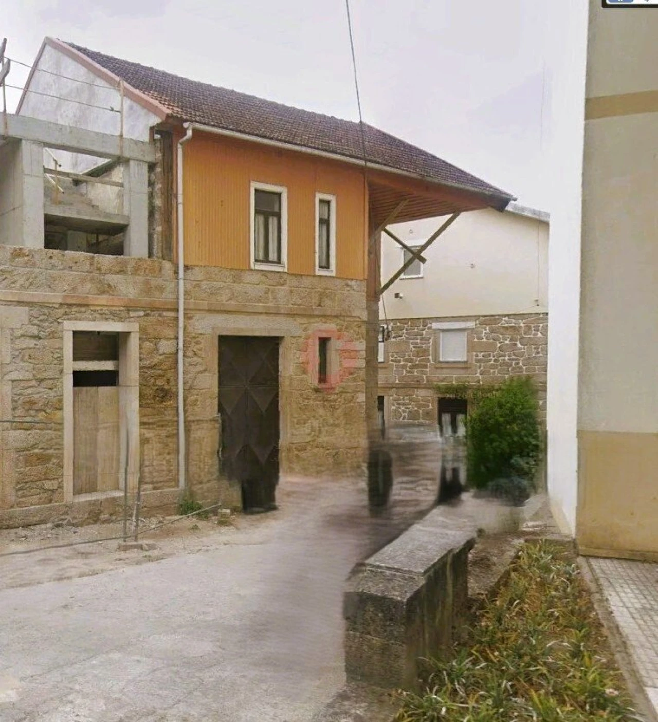 Moradia T4 para Venda em Vila e Roussas Foto 1