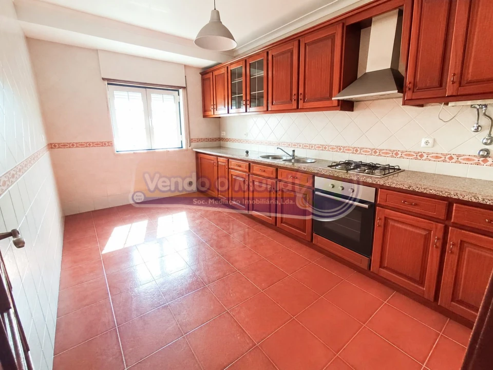 Apartamento T2 para Venda em Benavente Foto 1