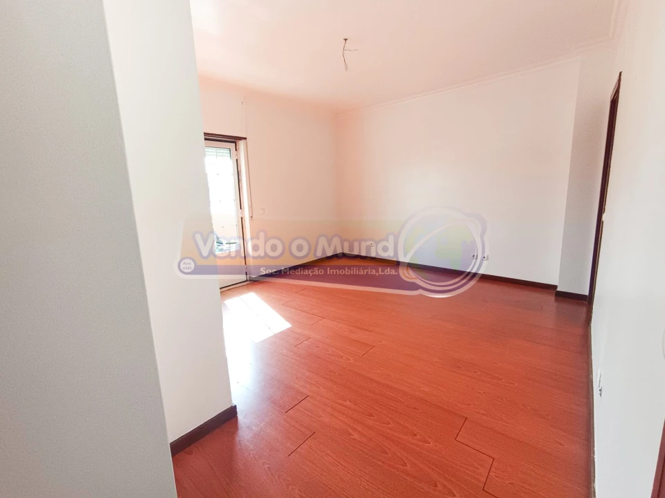 Apartamento T2 para Venda em Benavente Foto 13