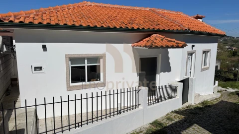 Moradia T2 para Venda em Pedreira, Rande e Sernande