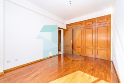 Apartamento T3 para Arrendamento em Azeitão (São Lourenço e São Simão)