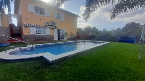 Moradia T4 para Venda em Alcoutim e Pereiro
