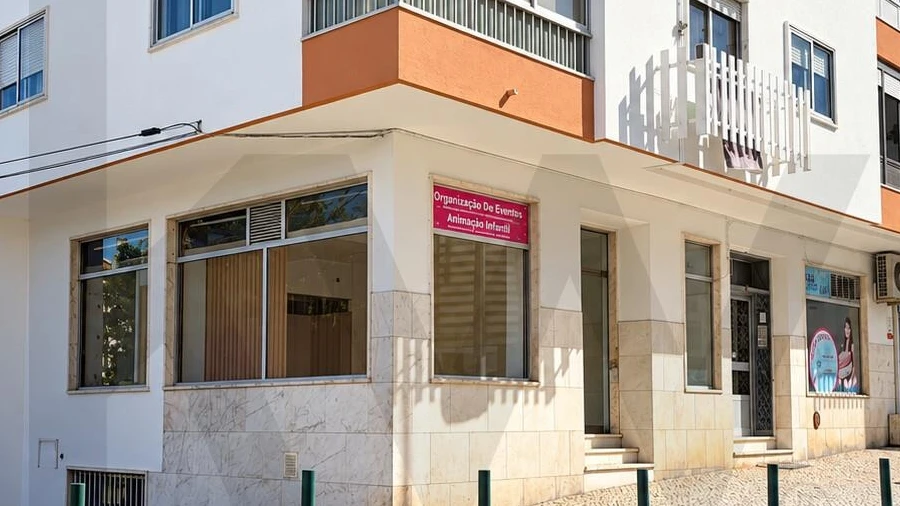 Loja para Arrendamento em Queluz e Belas